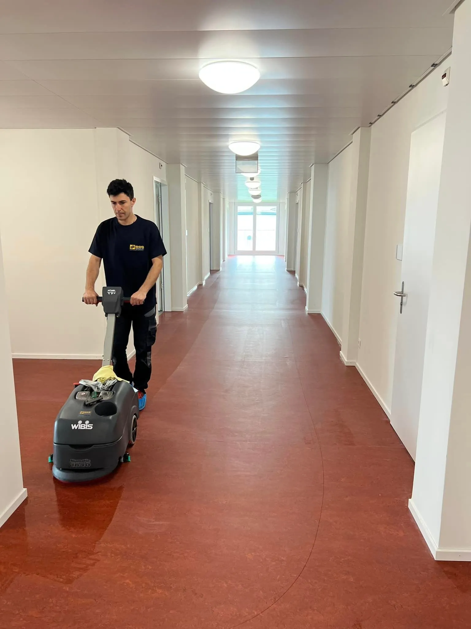 Gründliche Bodenreinigung