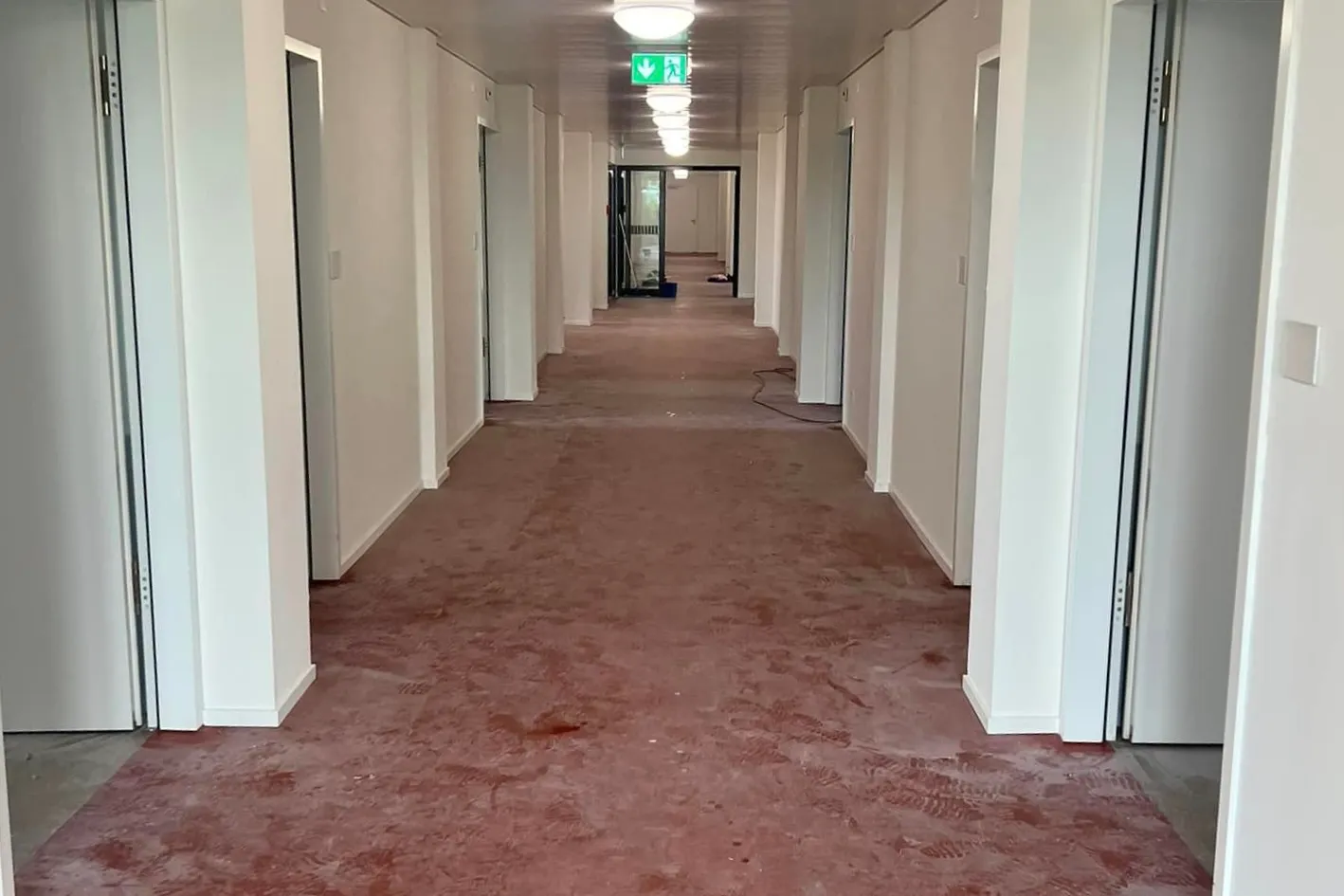 Bodenreinigung vorher SSS Büroreinigung